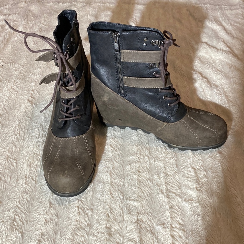 Wedge booties with toes and buckles size 10 zipper sides brown and black